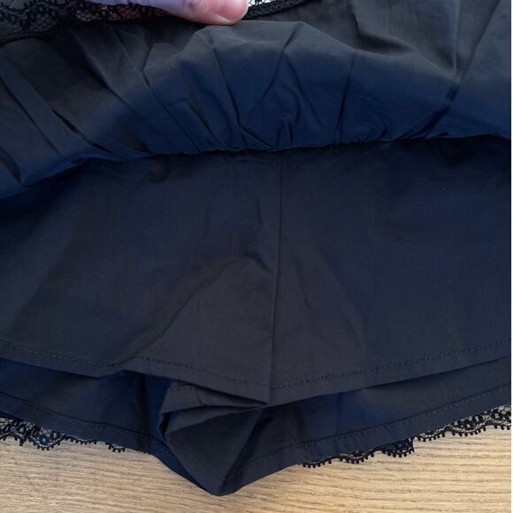 NIA - Sora Tiered Frill Lace Trim Mini Skort in Black - Picture 4 of 6